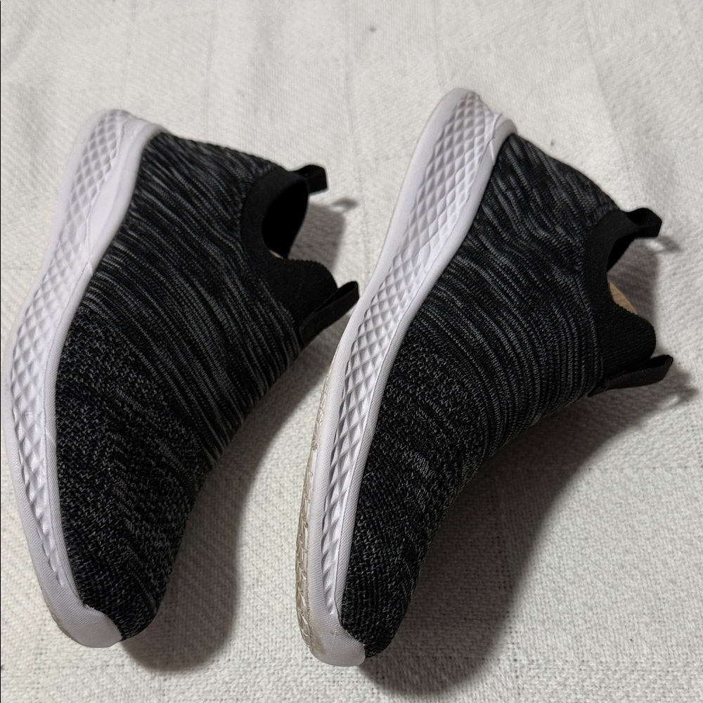 Cushionaire Black Knit Slip-On Women’s Shoes - Picture 3 of 8
